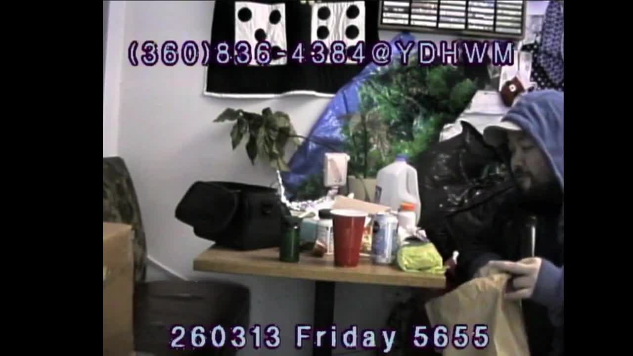 YDHWM 5655 Knees & Snow 260313